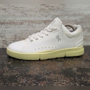 Womens On The Roger Athletic Shoes Sz 8.5 White Leather Used 